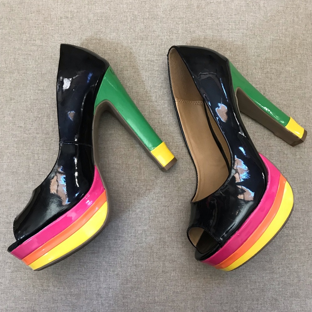 Unlisted black and multicolored peep-toe heel.Sz 7